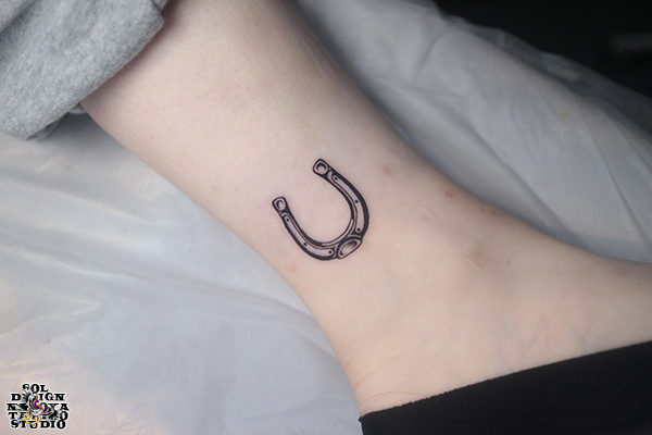 名古屋　タトゥー　女性